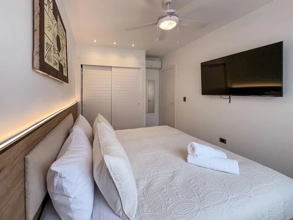 Gorgeous 2 BR Luxury Apartment