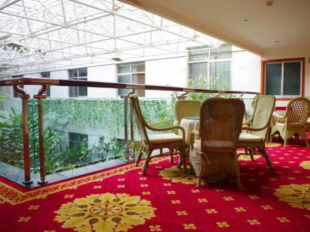 Dongying Garden Hotel (Lanzhou University Railway Station)