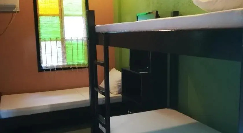 Purple Fountain Inn & Hostel