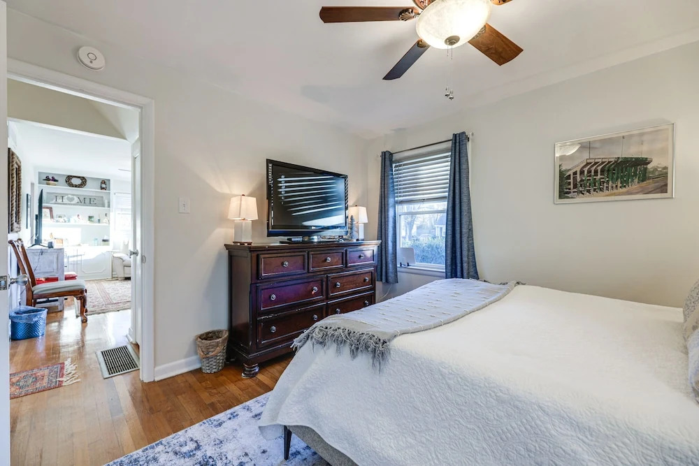 Lovely Lexington Home: 4 Mi to Downtown!
