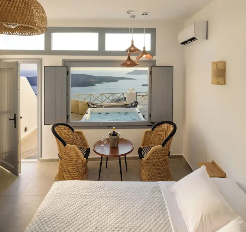 Elia Caldera Suites