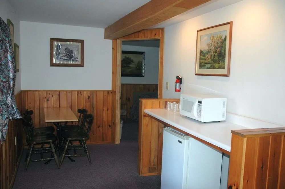 Luzerne Court Motel