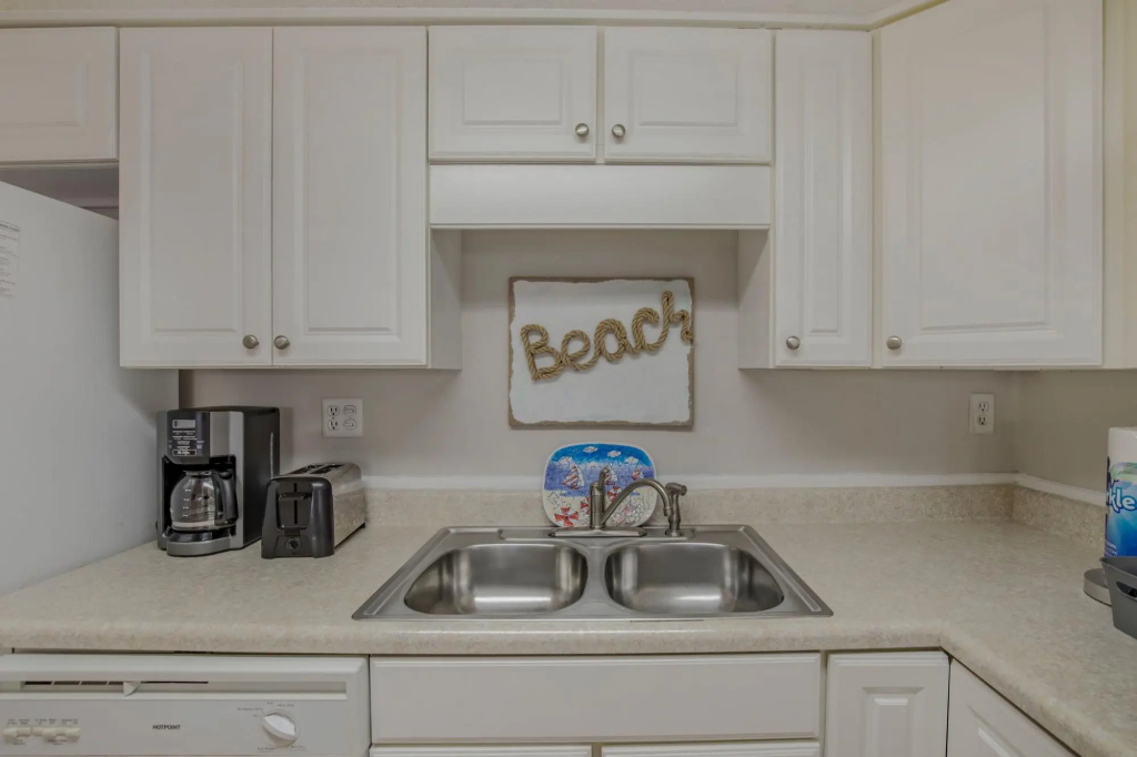Amazing condo on the whites sands of Gulf Shores with outdoor pool