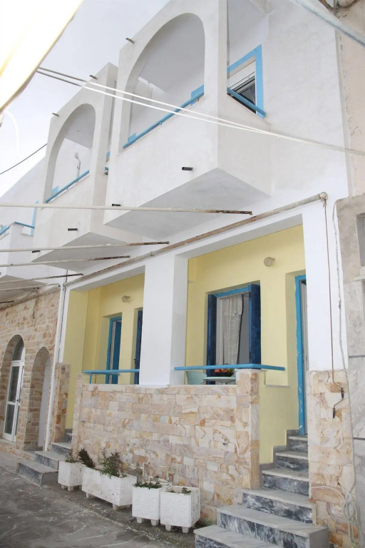 Annoula Studios and Apartments