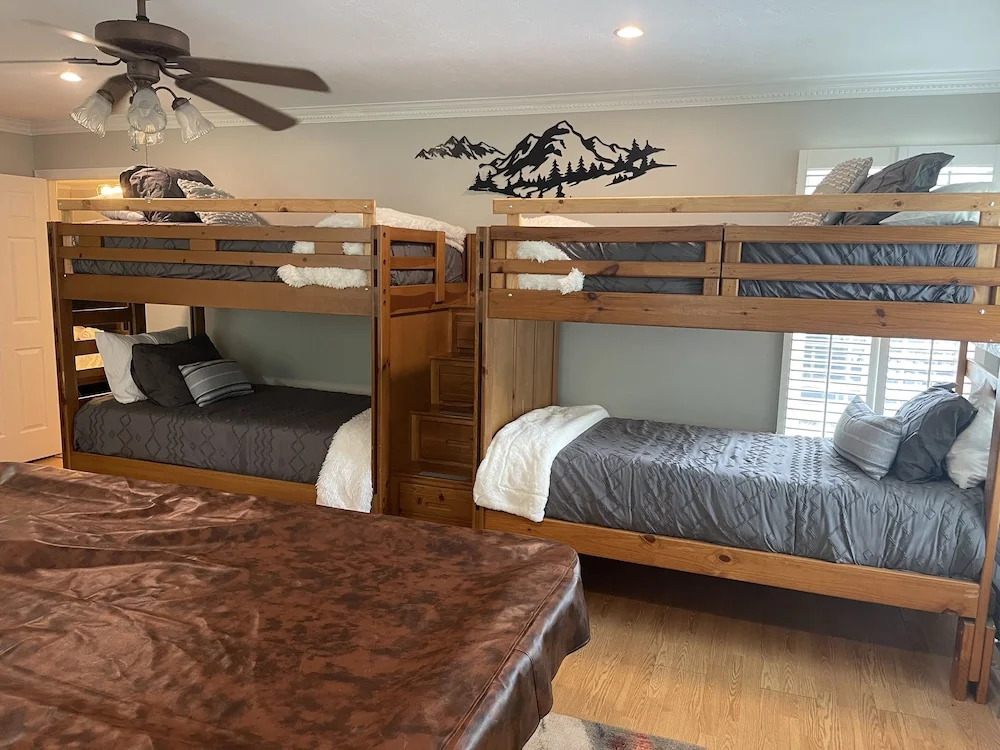 Twin Ponds Retreat-Pond/Hot Tub/Fire Pit/Game Room/Pet Friendly by RedAwning