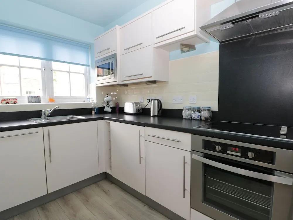 Blue Bay, The Bay, 2 bedrooms with ensuites, parking bay, 2 dogs welcome