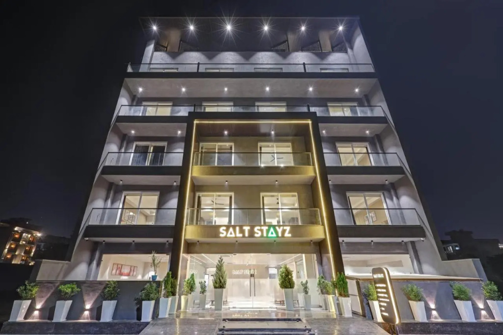 Saltstayz Premier – Golf Course Road & Sector 42