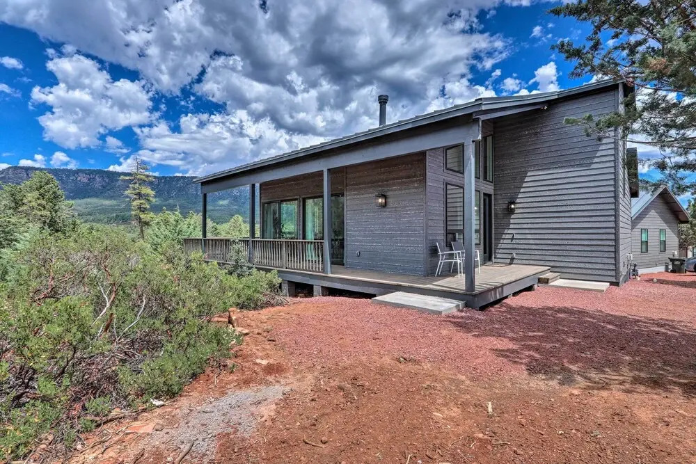 Fire Pit, Deck & Mtn Views: Upscale Pine Cabin!