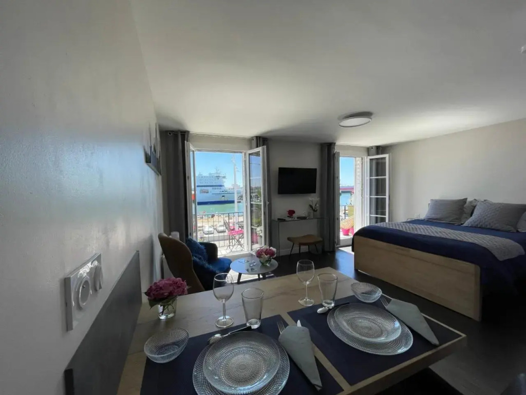 L'ancre, Studio Perret vue mer.