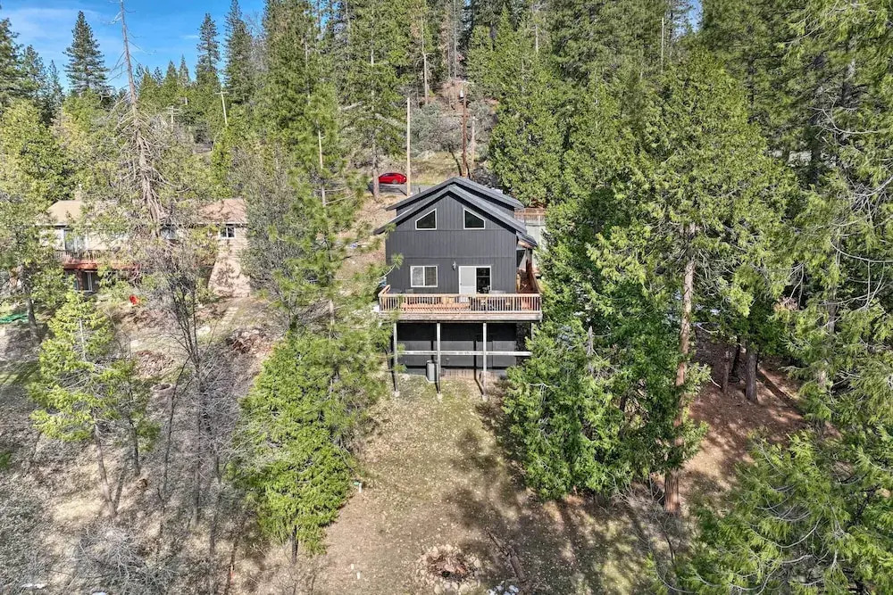 Near Hiking + Wineries: Arnold Cabin w/ Deck