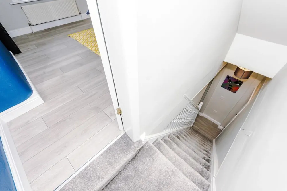 FAMILY LUXURY HOUSE, SLEEPS UP TO 8! Wifi & Parking