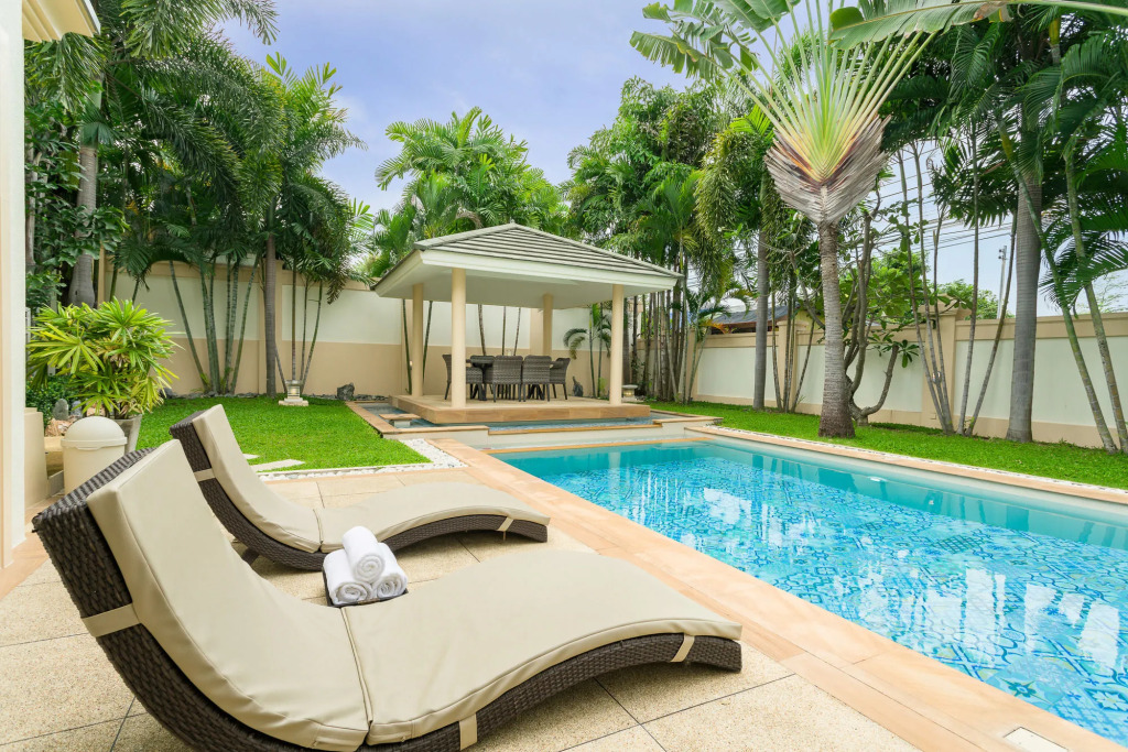Luxury Pool Villa SRV