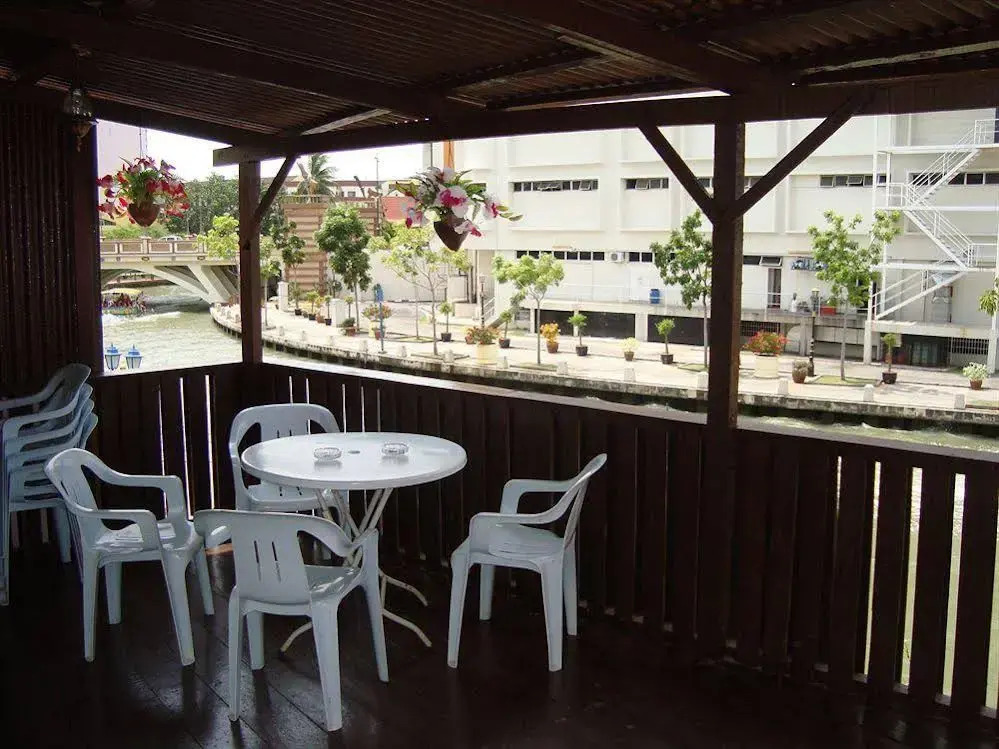 River Golden House - Hostel
