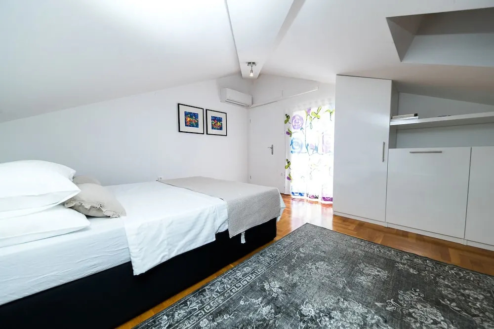House Villa Jely