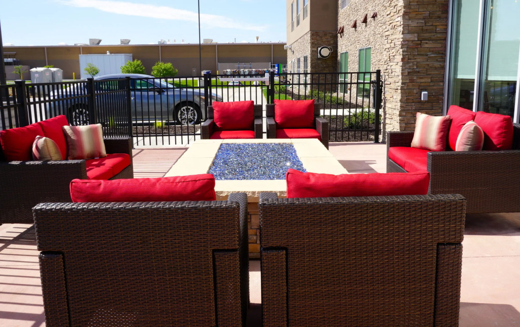 Holiday Inn Express & Suites Omaha - Millard Area by IHG
