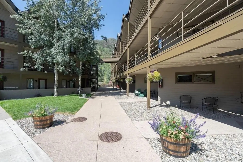 Riverfront, Blocks To Ski! Mtn Views + Hot Tub @ Viking Lodge 217 1 Bedroom Condo by RedAwning