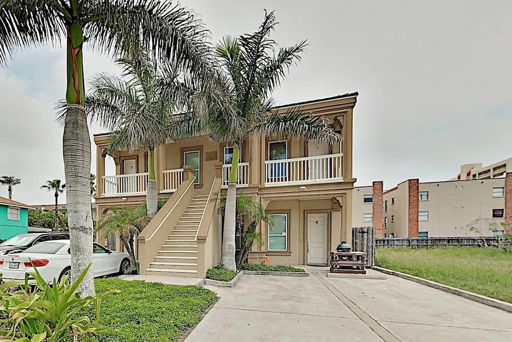 Prime Island Escape W/ Pool - Steps To The Sand! 2 Bedroom Condo