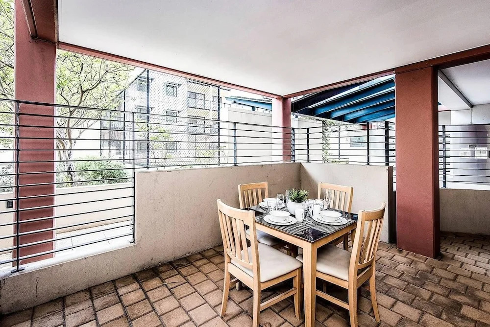 Two bedroom Apt next to Perth CBD with Parking.