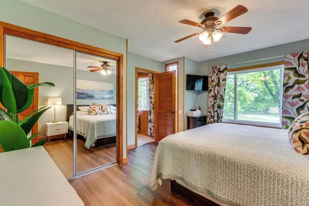 Lakefront Cabin < 3 Mi to Dtwn Eureka Springs!