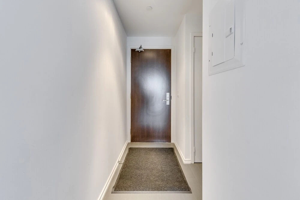 Trendy 2BR Condo in King East Great View