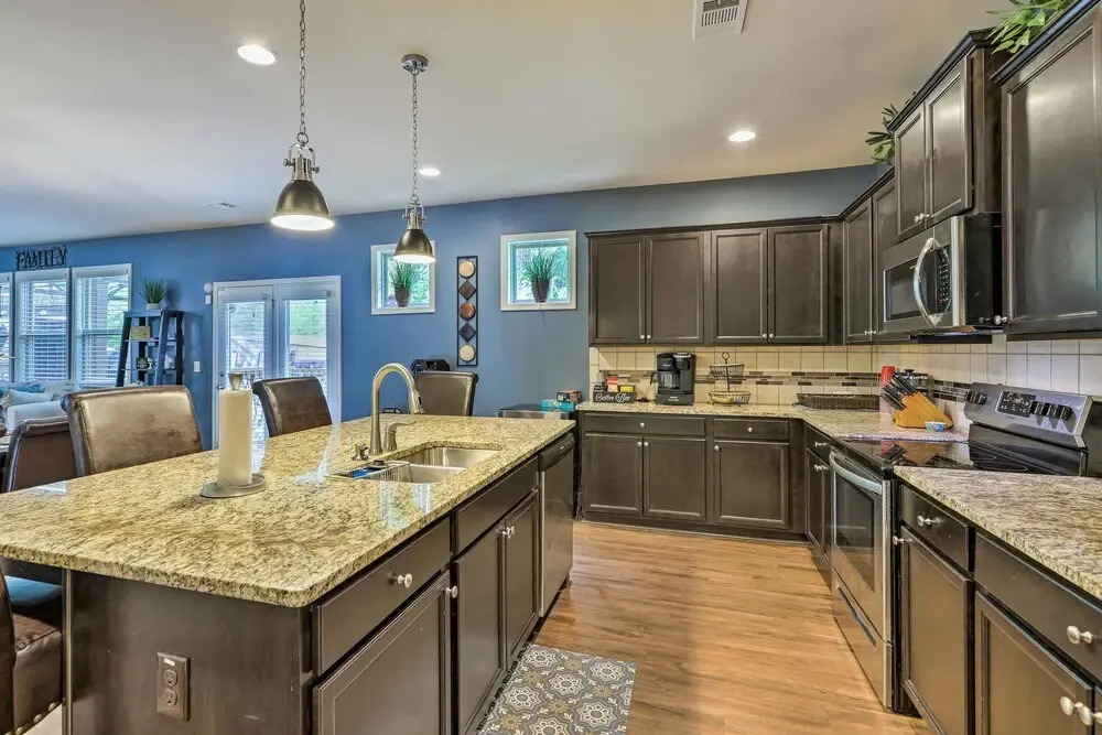 Elegant Home ~ 20 Mi to Downtown Atlanta: Pets OK!