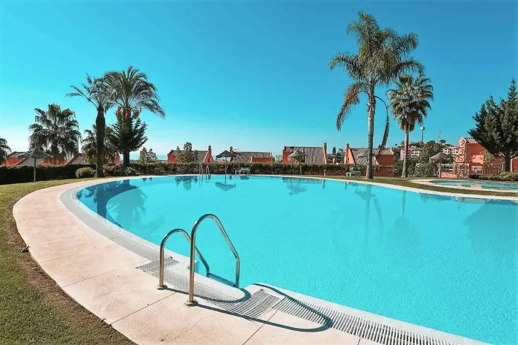 R25 Modern bright 2 bedroom apartment
