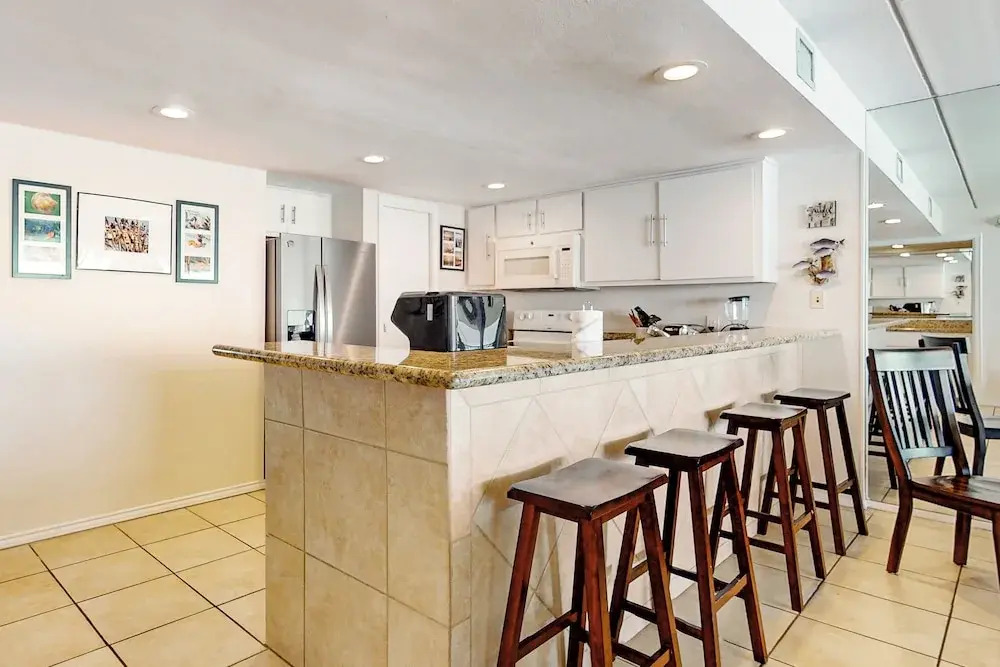 10th-floor 3BR Beachfront Condo w/ Views & Pool