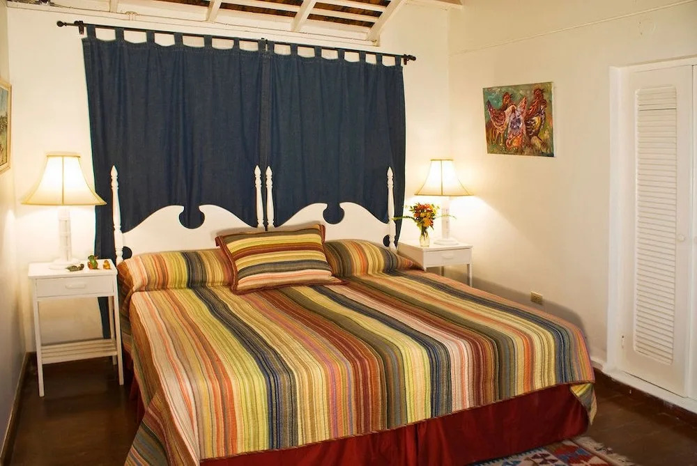 Seagrapes 5br by Jamaican Treasures