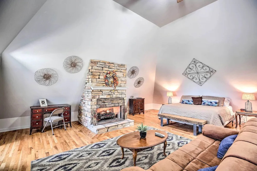 Lake Allatoona Area Studio w/ Pool and Views!