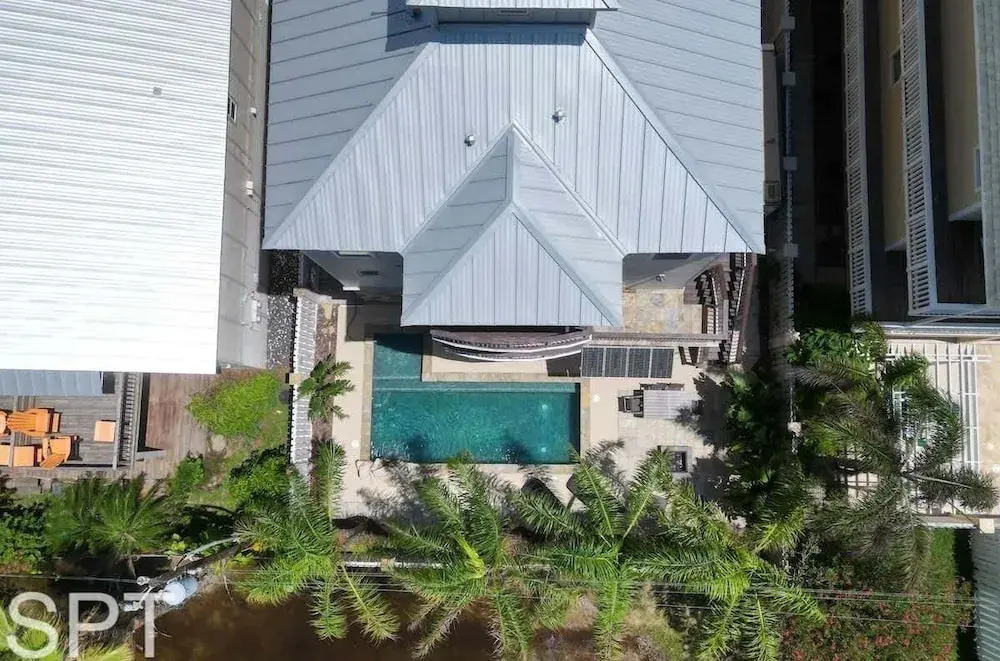 Padre Beach House 5 Bedroom Home by RedAwning