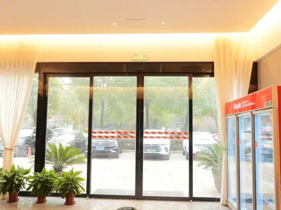 Ruifeng Hotel (Huangshi North Railway Station)