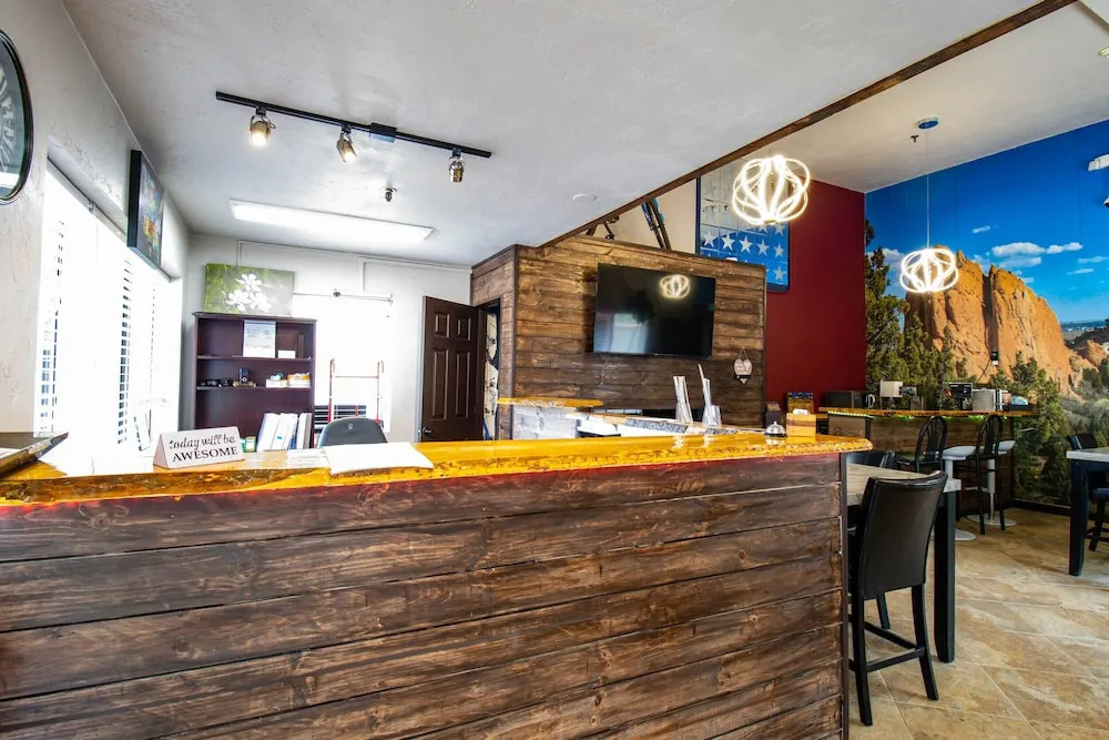 Manitou Inn & Suites