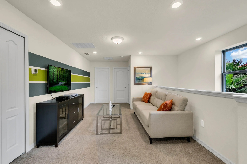 5 Bedrooms 4 Bathrooms Solterra 4643 Td