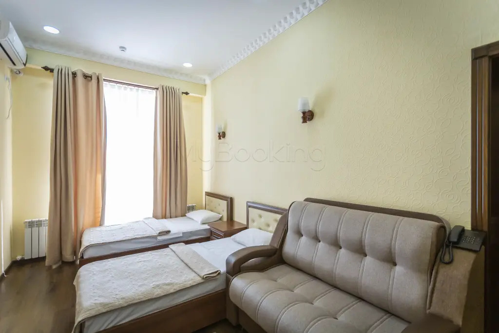 Lake House Resort hotel