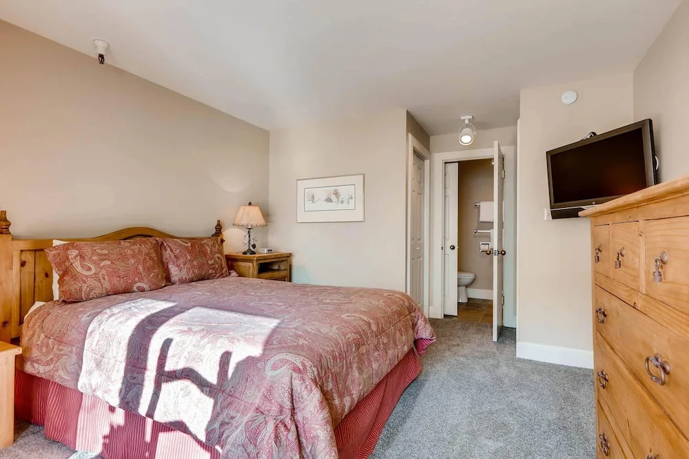 Fashion Coalition 402 by Park City Lodging