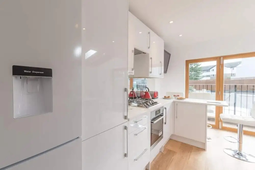 Fulham 2-bed Apt w/ South Terrace Near Tube
