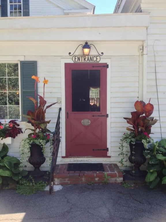 The White House Inn