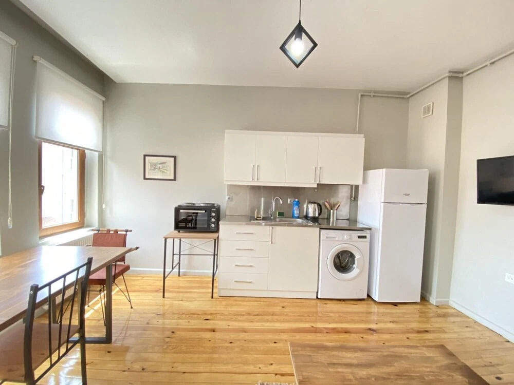 Central Flat With a Shared Terrace in Beyoglu