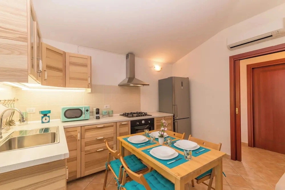 Glori House 50m From Marina di Olbia