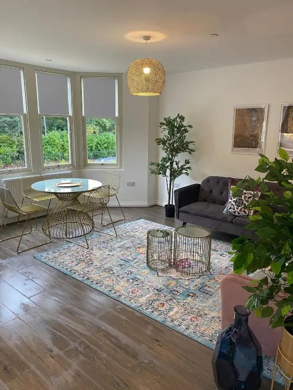 18 North Road Flat 4 by Mia Living Free Parking On Site