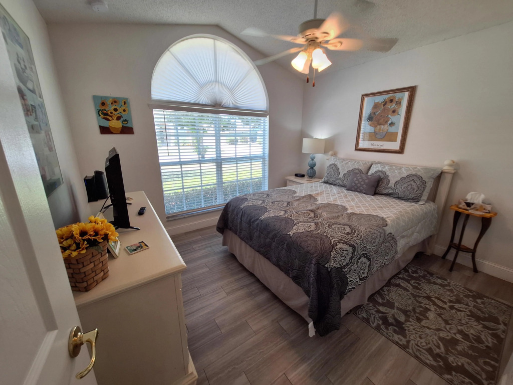5/4 pool home with large pool deck and spa, Clermont, US