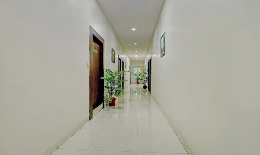 OYO Collection O Dabagardens Near RK Beach