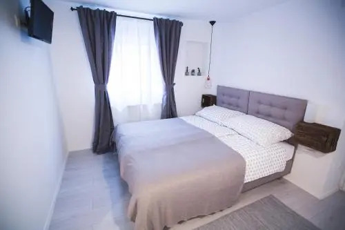 Stay@10 Rooms