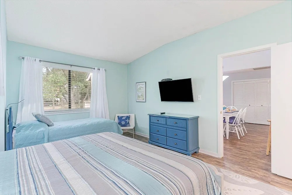 14d Richmond Park - Gorgeously Remodeled 3 Bed, 3 Bath Villa 3 Bedroom Villa