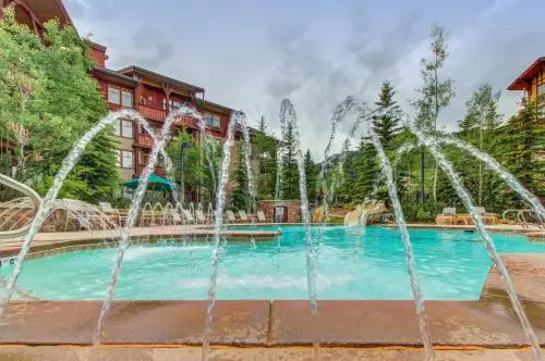 Powderhorn Lodge 413: Woodland Star Suite