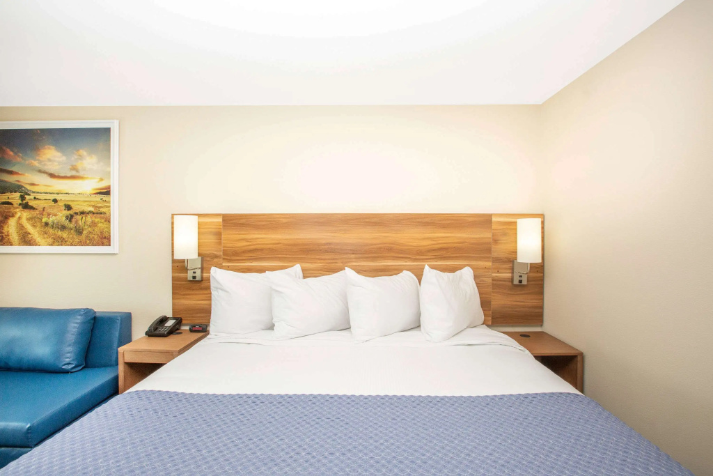 Days Inn & Suites by Wyndham Kearney NE