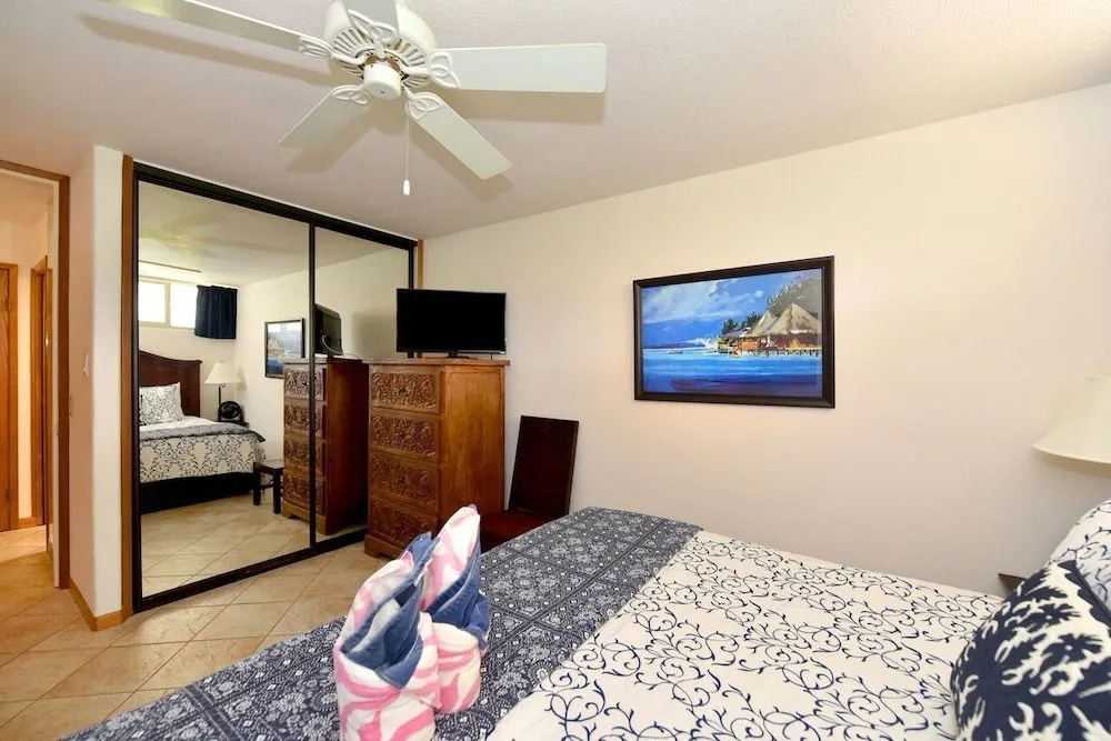 Kahana Reef 303 by RedAwning