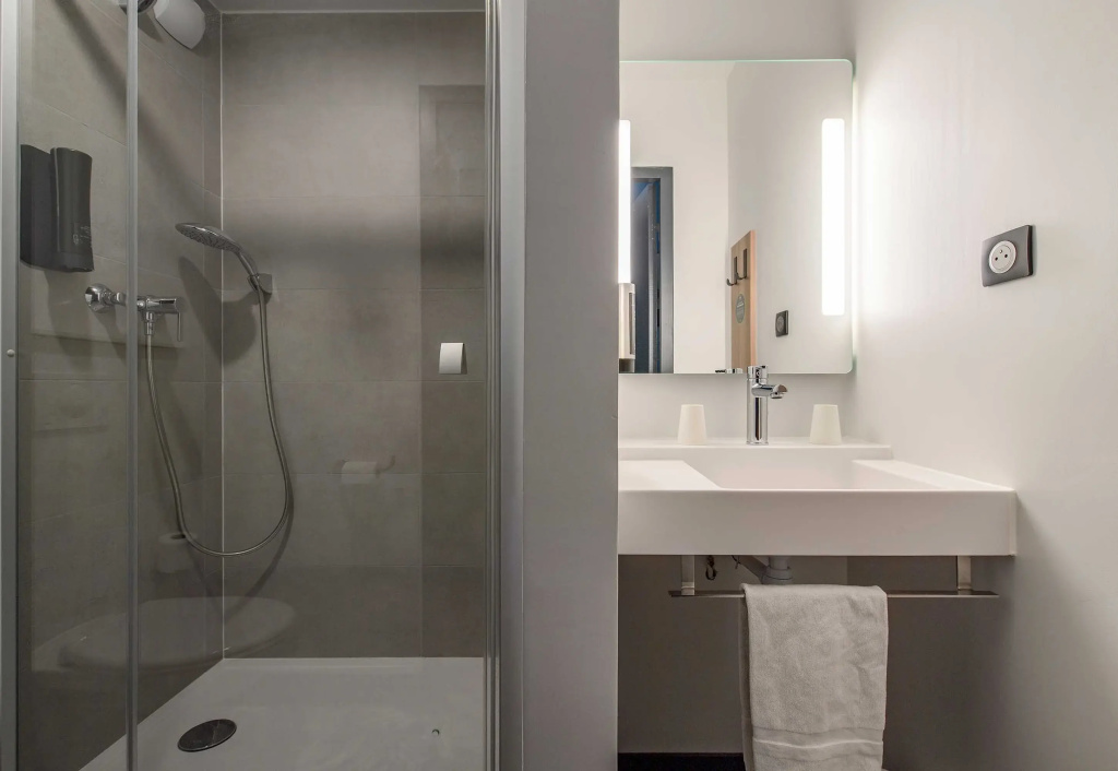 B&B HOTEL Nîmes Caissargues