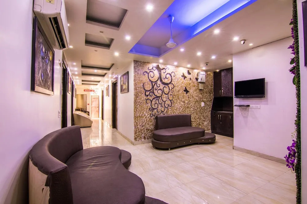 OYO 14385 Golden petal rooms