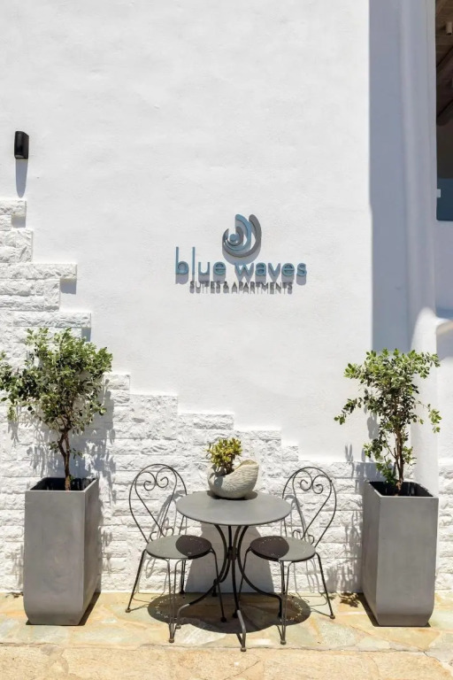 Blue Waves Suites & Apartments - To Kyma